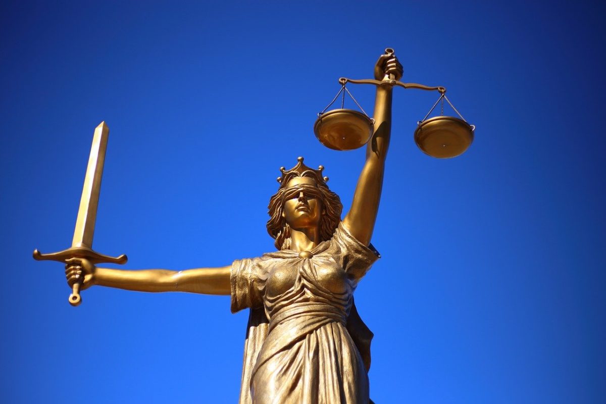 W czym może nam pomóc radca prawny? W jakich rozprawach i w jakich dziedzinach prawa wspomoże nam radca prawny?