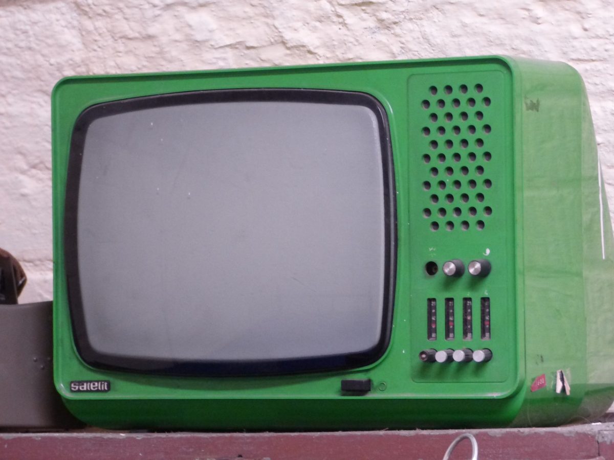 W aktualnych czasach ogromnie co niemiara osób poświęca swój wolny czas przed telewizorem